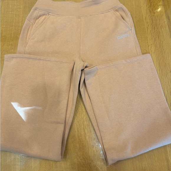 NWOT DKNY 3 piese tracksuit with Silver Accents - Picture 5 of 6